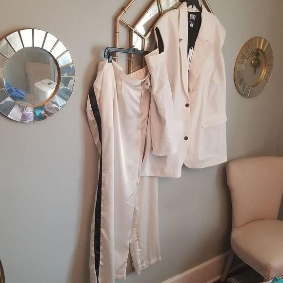 Future Collective High Rise Wide Leg Ivory Trousers W/Black Side Stripe NWT 4X - Picture 13 of 15